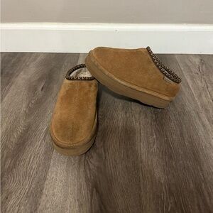 Bearpaw martis size 4